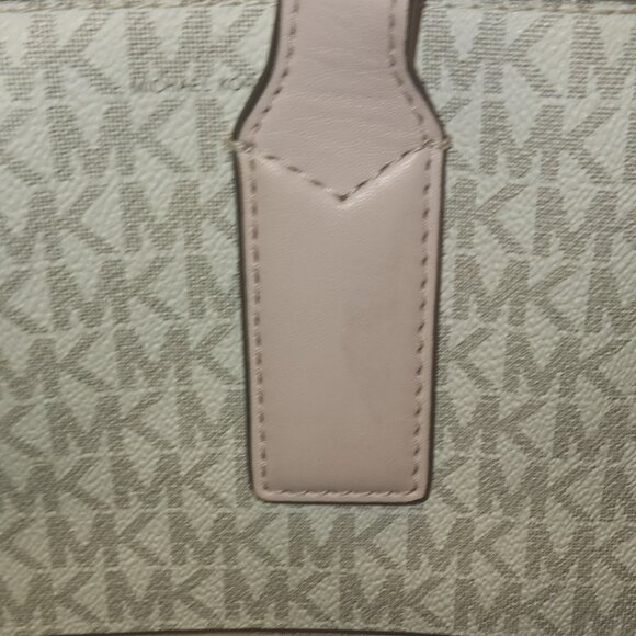 Michael Kors Kenly Tote - Picture 15 of 16